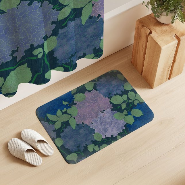 Vintage Hydrangea Garden Navy Blue Green Lavender Badematte (Von Creator hochgeladen)