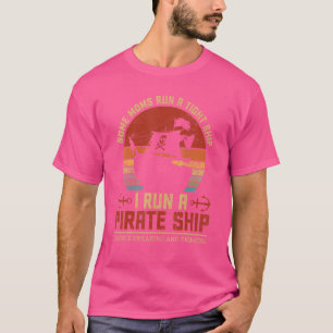 Vintage Ich Führe Ein Piratenschiff Mama Papa Fami T-Shirt