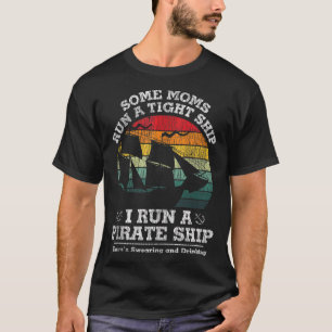 Vintage Ich Führe Ein Piratenschiff Mama Papa Fami T-Shirt