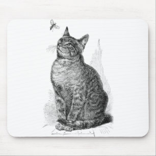 Vintage-Illustration einer Katze, die ein Insekt b Mousepad