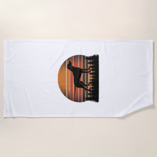 Vintage-Jagdhund-Sonnenuntergang-Wald-Vektordesign Strandtuch