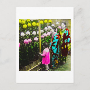 Vintage japanische Familie auf einer Chrysanthemen Postkarte