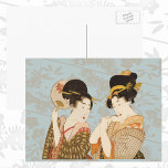 Vintage japanische Geisha Girls in Kimonos Postkarte<br><div class="desc">Vintages Bild des täglichen Lebens mit zwei wunderschönen Frauen, traditionelle japanische Entertainerinnen genannt Geisha Girls (geiko oder geigi), deren Aufgabe hauptsächlich darin besteht, männliche Kunden zu unterhalten. Sie fungieren als Hostessen und ihre Fähigkeiten umfassen darstellende verschiedene japanische Künste wie klassische Musik, Tanz, Spiele und Konversation. Eine Dame hält einen Ventilator,...</div>
