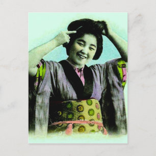 Vintage japanische Geisha passt ihr Haar an Postkarte