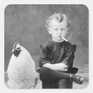 Vintage Junge raucht sitzend neben einem Huhn Quadratischer Aufkleber