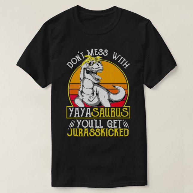 Vintage Jurasskicked Yaya Saurus Dino Griechischer T-Shirt (Design vorne)