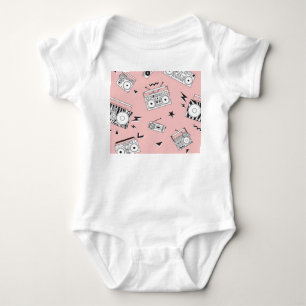 Vintage Kassettenabspielgeräte: Retromuster. Baby Strampler