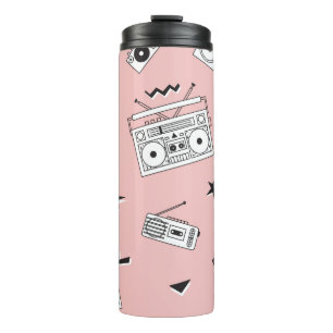 Vintage-Kassettenrekorder: Retro-Muster. Thermosbecher