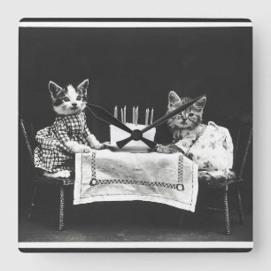Vintage Katzen auf einer Geburtstagsparty Quadratische Wanduhr