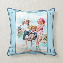 Vintage Kinder am Meeresufer Kissen