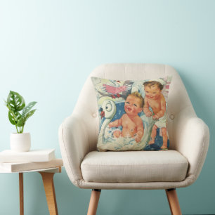 Vintage Kinder spielen Blasen in der Swan-Badewann Kissen