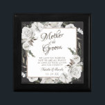 Vintage Kirchenmutter des Bräutigams Personalisier Erinnerungskiste<br><div class="desc">Vintage Cherish White Floral & Rose Gold lackierte Rose und Blume. Vintag klassisches und elegantes Aussehen, viel Grau, Elfenbeinweiß, Rose Gold, Dusty Pink, Pine Green, Gray Blätter und Blattwerk. Mit handgemalten Blumenelementen, Vintagen Schriftart für klassische Schrift und eleganten Rose Gold Glitzer Foil Geometric Square Rahmen auf einem Holzkohle Dunkelgrau bearbeitbaren...</div>