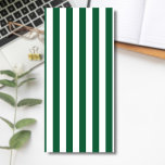 Vintage, klassische Flasche, grün und weiß Streife Magnetischer Notizblock<br><div class="desc">Das Muster der Bottle Green & White Streifen ist ein Muster aus der Vergangenheit, das sich durch parallele Flasche Grün & Weiß Streifen verschiedener Breiten, die sich durch das Muster hindurch wiederholen, auszeichnet. Dieses Muster bezieht sich auf den klassischen Stil und zeichnet sich durch Feinheit und Eleganz aus. Flasche Grün...</div>
