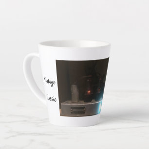Vintage klassische, zeitlose Ton-Latte-Tasse Milchtasse