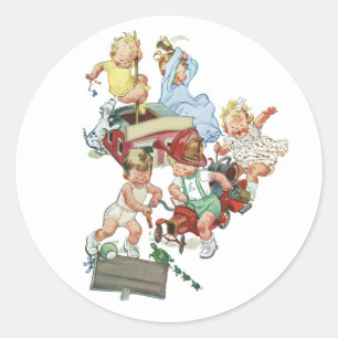 Vintage Kleinkinder spielen mit Feuerwehrfahrzeuge Runder Aufkleber