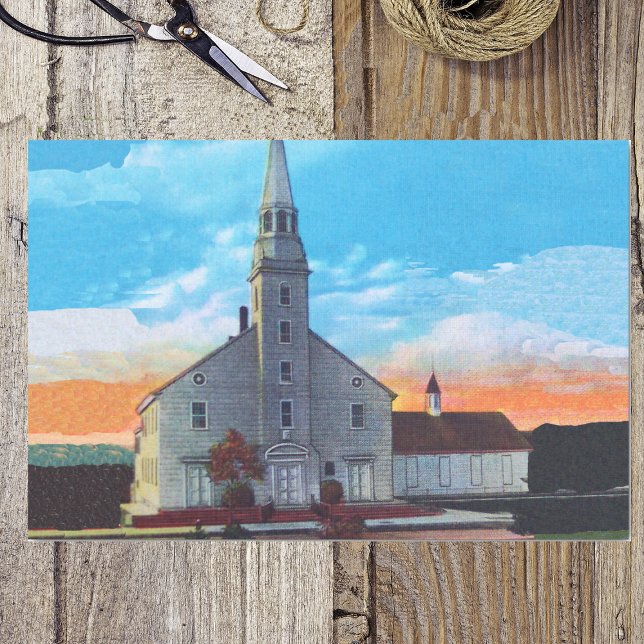 Vintage Kleinstadt Weiße Christliche Kirche Seidenpapier (Little white church with steeple blue sky clouds on tissue paper.)
