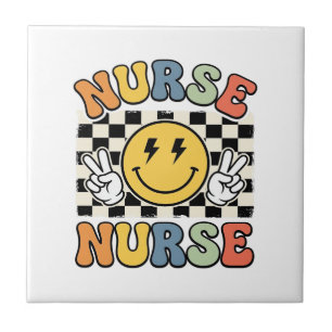 Vintage-Krankenschwester-Lächeln-Karohemd-Design_1 Fliese