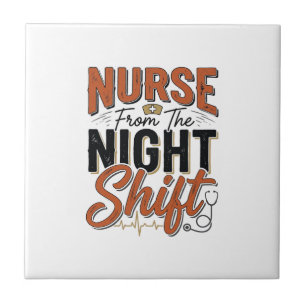 Vintage-Krankenschwester-Nachtschicht-Shirt-Design Fliese