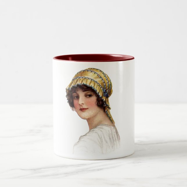 Vintage Lady Wearing Bonnet Tasse (Mittel)