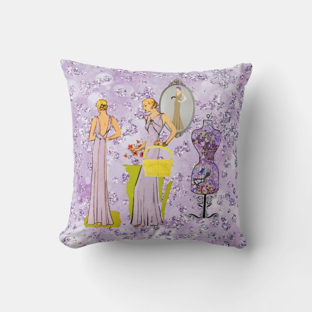 Vintage Ladys Lila Blumenkleid Form BokehBling Kissen (Vorderseite)