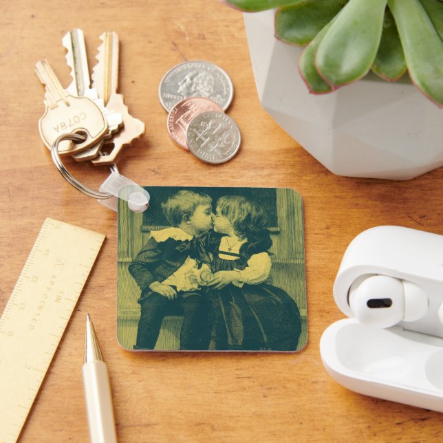 Vintage Liebe und romanisches Foto, Kinder Kiss Schlüsselanhänger (Schreibtisch)