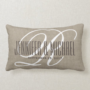 Vintage Linenschminke mit weißer Monogramm Lendenkissen