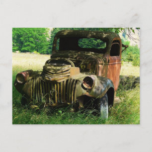 Vintage-LKW rostet vor sich hin Postkarte