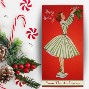 Vintage-Mädchen hängt Mistelzweig an Weihnachten n
