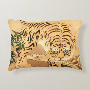 Vintage-Minhwa-Tiger an einem Bach Dekokissen