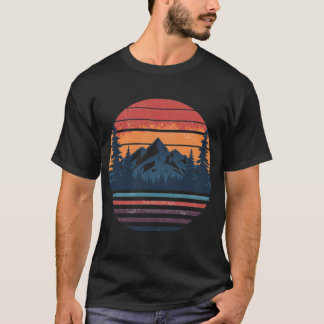Vintage Mountain Sunset Retro Outdoor Design T-Shirt