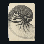Vintage Muschel Schwarz/Weiß iPad Mini Hülle<br><div class="desc">Holen Sie sich dieses einzigartige Schwarz-Weiß-Konch-Muschelbild auf Ihrem nächsten Produkt. Dieser phantastische,  sepia Hintergrund mit einem Schwarz-Weiß-Conch wird auf allem großartig aussehen. Nimm den Strand mit,  wohin du auch gehst.</div>