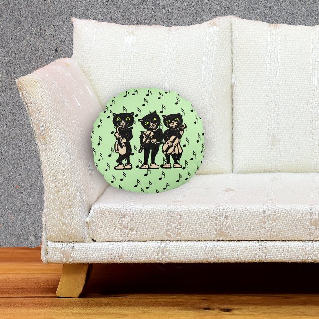 Vintage Musiker Black Cats Musiknoten Rundes Kissen (Three black cat musicians playing instruments black music notes on green decorative round pillow.)