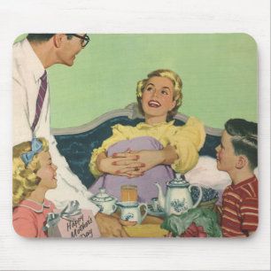 Vintage-Mutter serviert Frühstück im Bett von der  Mousepad