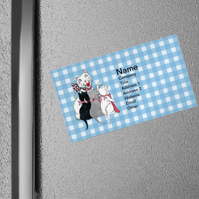 Vintage Mutterkatze Drei Kätzchen Pink Bogen Magnetische Visitenkarte (Mother cat with three kittens in pink bows on blue white plaid pattern magnetic business cards.)