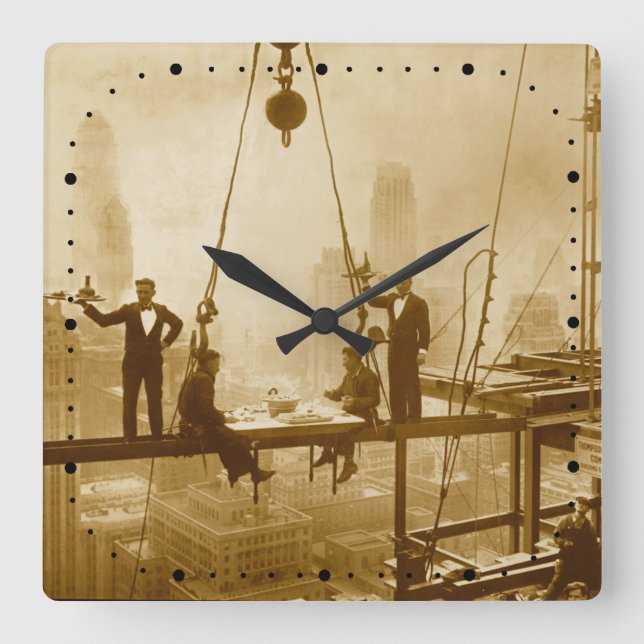 Vintage New Yorker Eisenarbeiter Quadratische Wanduhr (Vorderseite)
