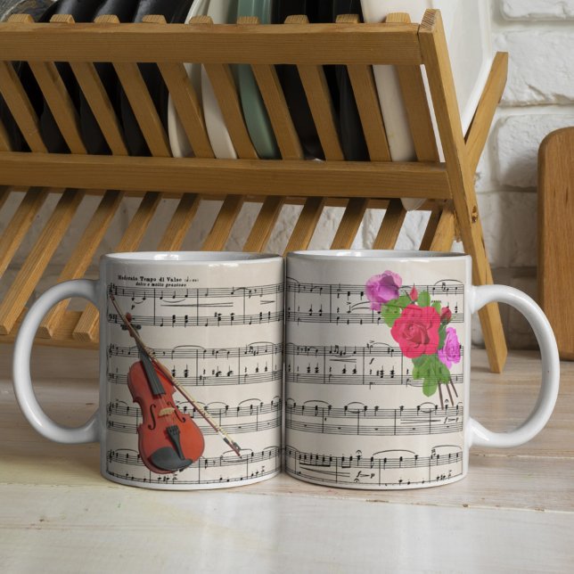 Vintage Notengestaltung für Violine und Rose Tasse (Von Creator hochgeladen)