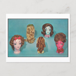 Vintage Oddity Mannequin Heads mit Wigs Postkarte