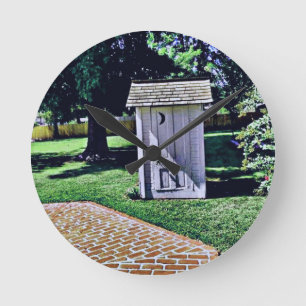 Vintage Outhouse From Harry Truman's Childhood Runde Wanduhr