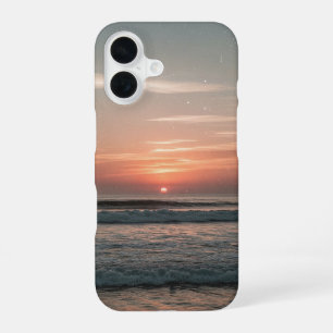 Vintage Ozeanhorizont bei Dämmerung iPhone 16 Hülle