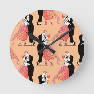 Vintage-Paar beim Tanzen in den 1920er Jahren Runde Wanduhr