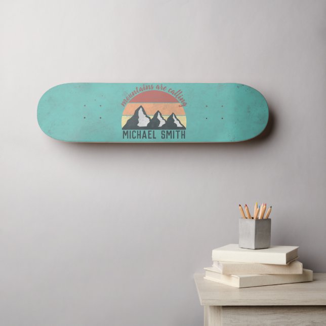 Vintage Pastellberge nennen Monogramm Skateboard (Wandkunst (Horz))