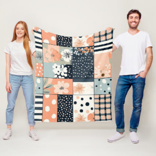 Vintage-Patchwork-Blumenquilt in sanfter Pastellfa Fleecedecke