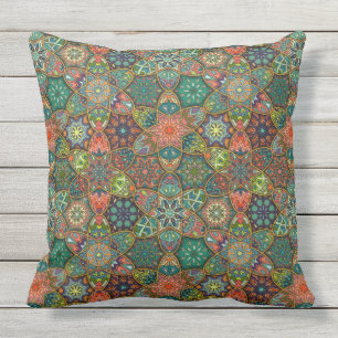 Vintage-Patchwork mit floralen Mandala-Elementen Kissen Für Draußen