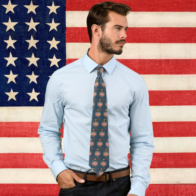 Vintage Patriotismus, stolzer Adler über der ameri Krawatte (Von Creator hochgeladen)