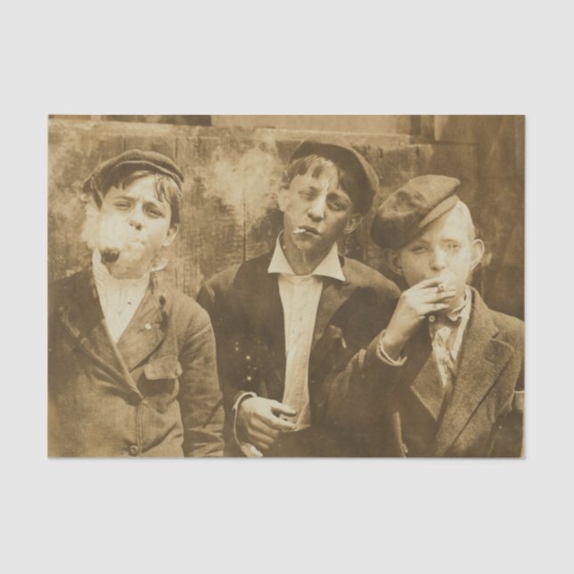 Vintage photograph of newsies smoking cigars sepia seidenpapier (Vorderseite)