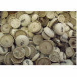 Vintage Porzellanknochen Fotoskulptur Magnet<br><div class="desc">Wir fanden diesen Vintagen Haufen von weißen, heißen und kalten Knöpfen in einem antiken Laden in der Umgebung und dachten, das würde einen großartigen Haufen für jemanden machen, der Vintag und kalt Vintag Lieben. Das Foto ist ein Haufen Vintager, roter und kalter Knöpfe aus der Jahrhundertwende. Es ist eine ziemlich...</div>