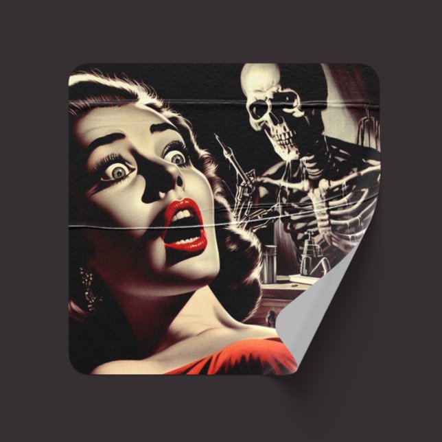 Vintage-Pulp-Horror-Frau Quadratischer Aufkleber (Von Creator hochgeladen)