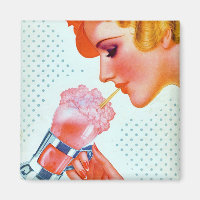 Vintage Retro-Frau trinkt rosa Milkshake der 1930e