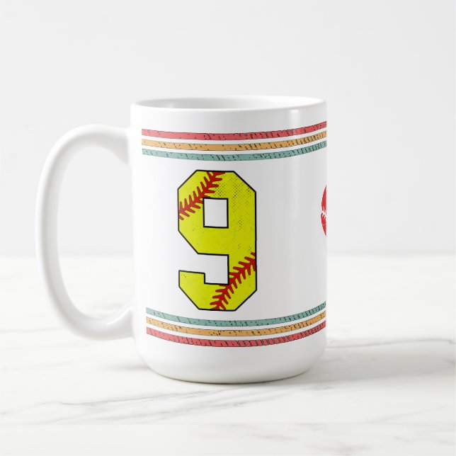 Vintage Retro Softball Number 9 Varsity Kaffeetasse (Links)