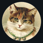 Vintage Retro Weihnachtskatze mit Glockenkraut Runder Aufkleber<br><div class="desc">Das ist ein sehr niedliches Vintages Bild einer kleinen,  lieblichen Kätzin. Sie hat so hübsch grüne Augen und ich Liebe ihr kleines Glockenkragen!</div>